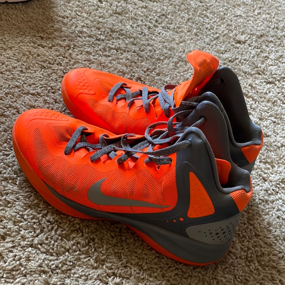 Mens basketball shoes
